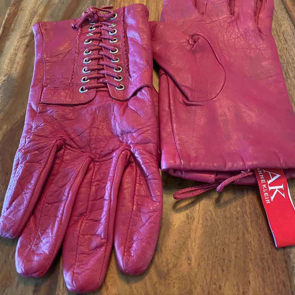 PRICE DROP 
Anne Klein AK raspberry pink gloves